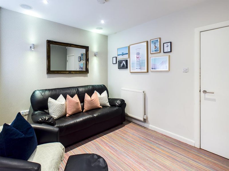 Room Guildford Street in Stoke-on-Trent