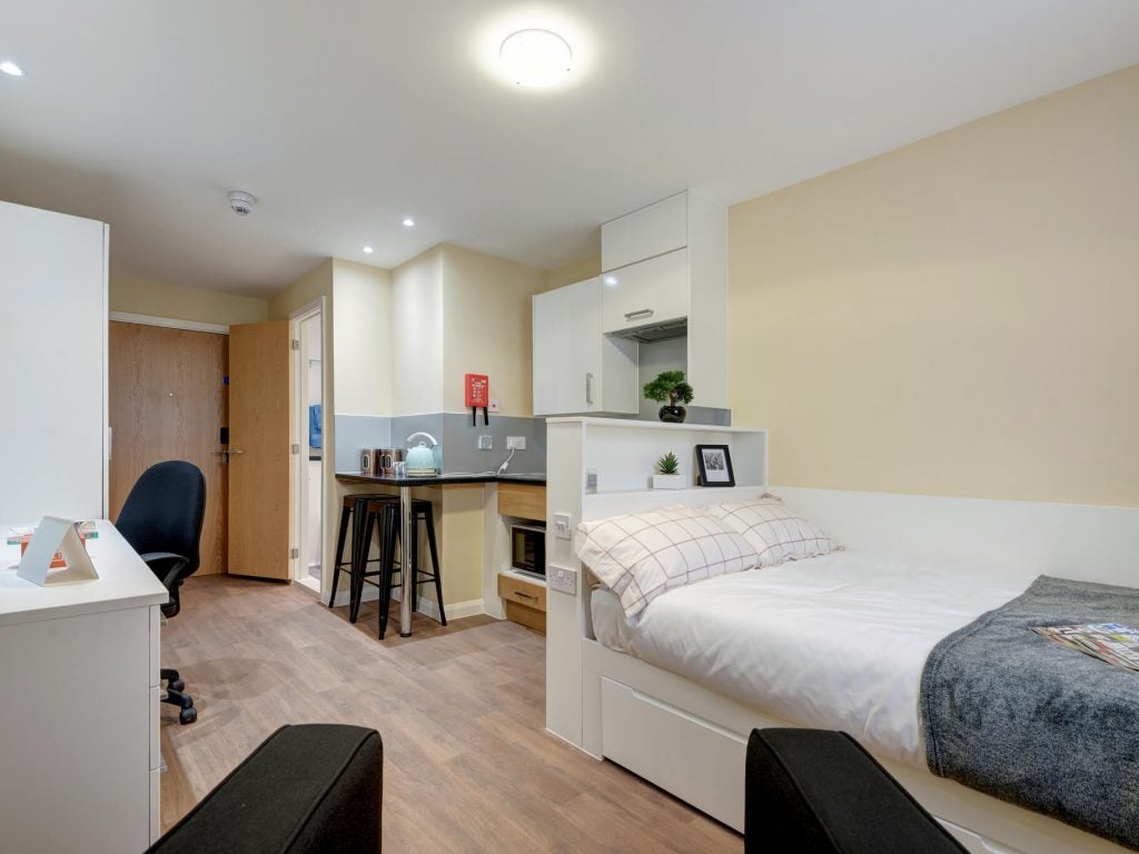 Flat Dean Street in Bangor
