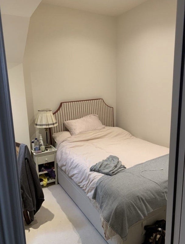 Room Querrin Street in Greater London