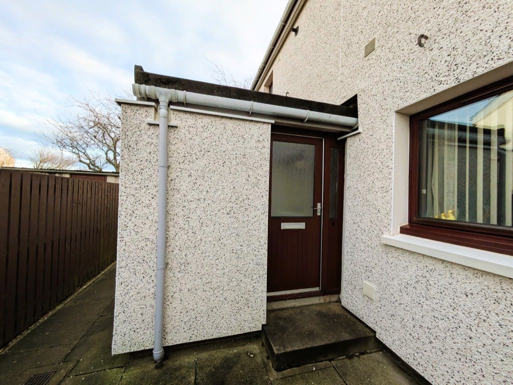 Flat Baird Way in Montrose