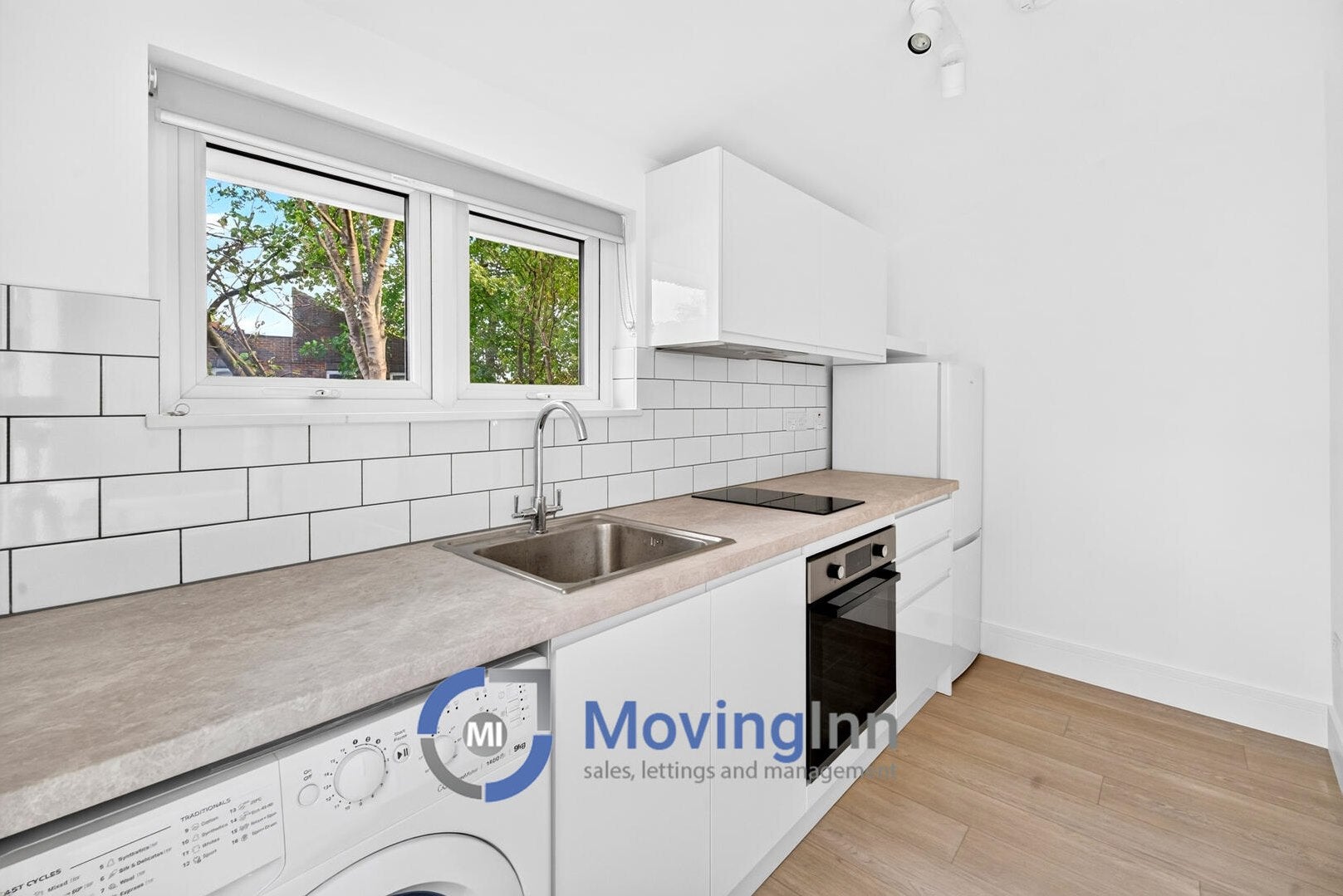 Flat Whiteley Road in Greater London