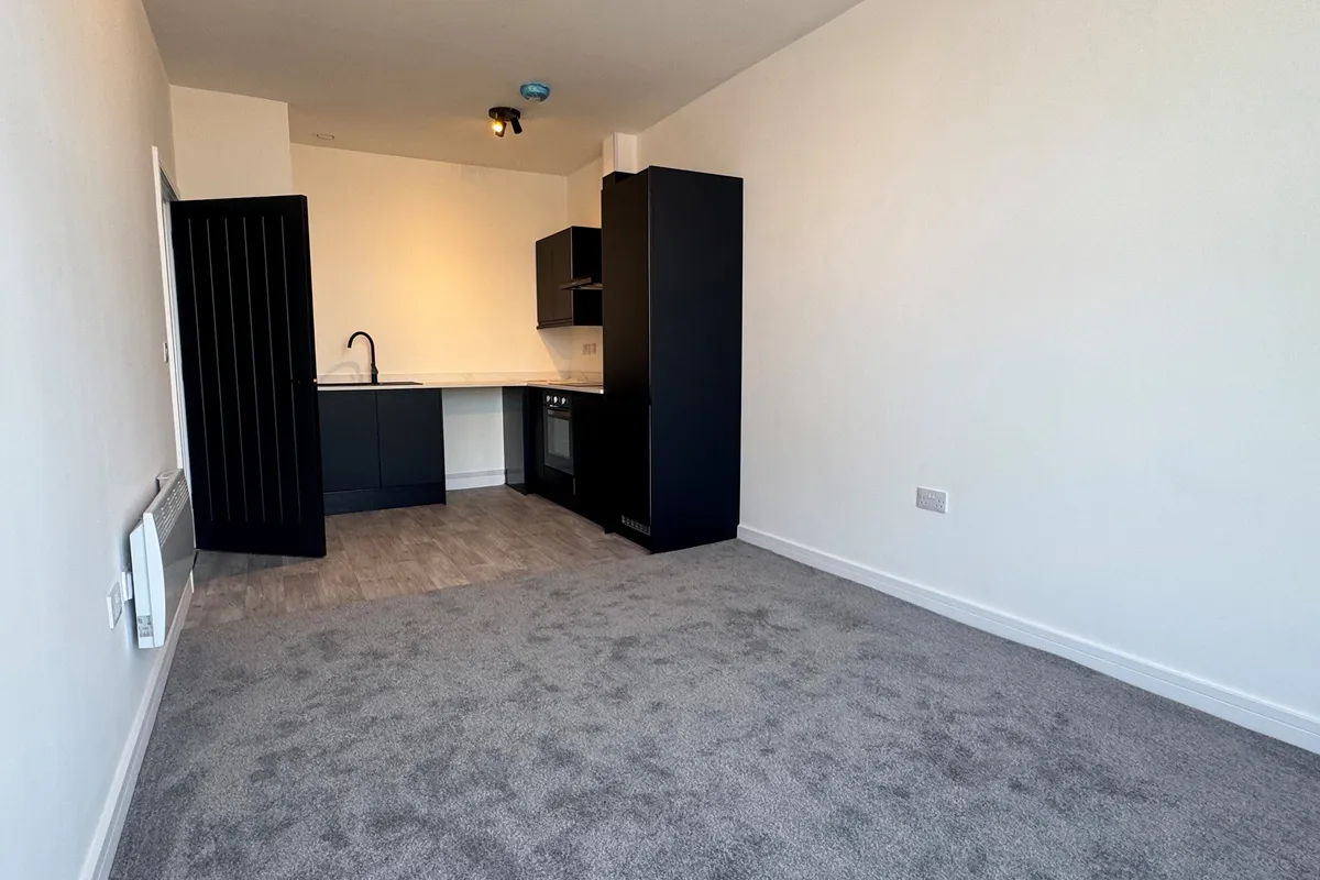 Flat Huxley Close in Derby