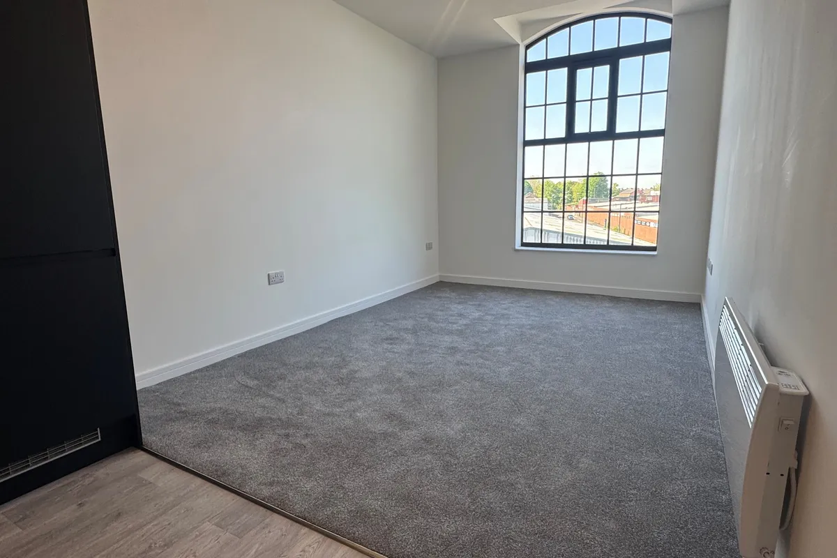 Flat Huxley Close in Derby
