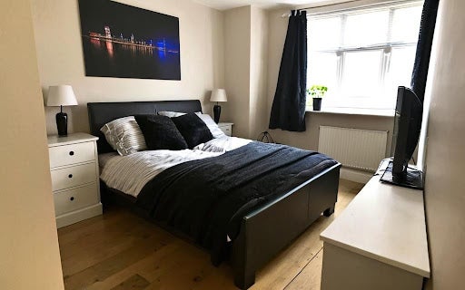 Flat Essex Street in City of Westminster