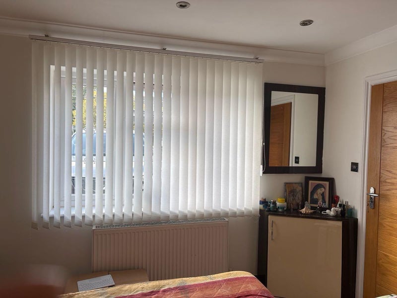 Room Knolton Way in Slough