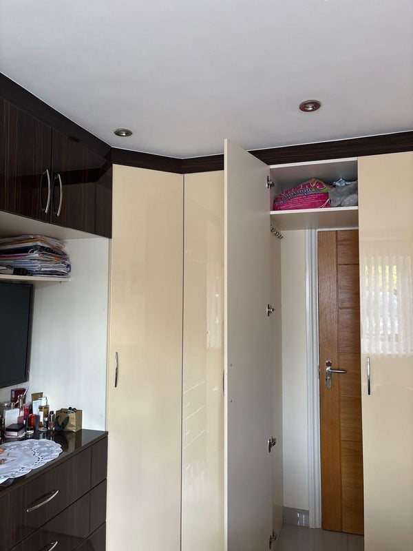 Room Knolton Way in Slough