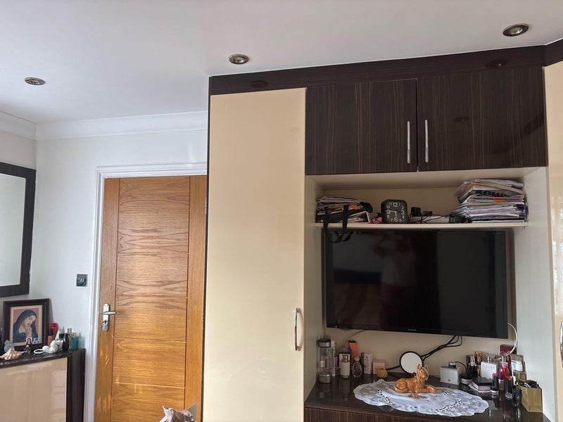 Room Knolton Way in Slough