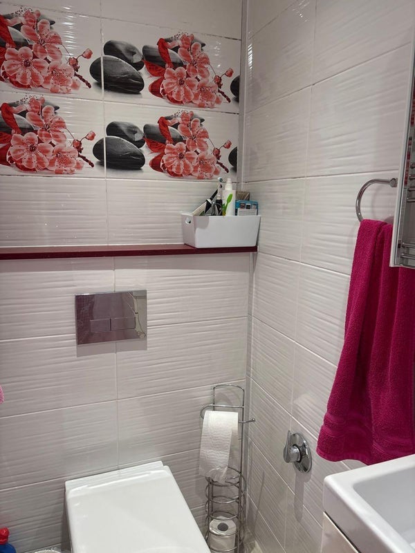 Room Knolton Way in Slough