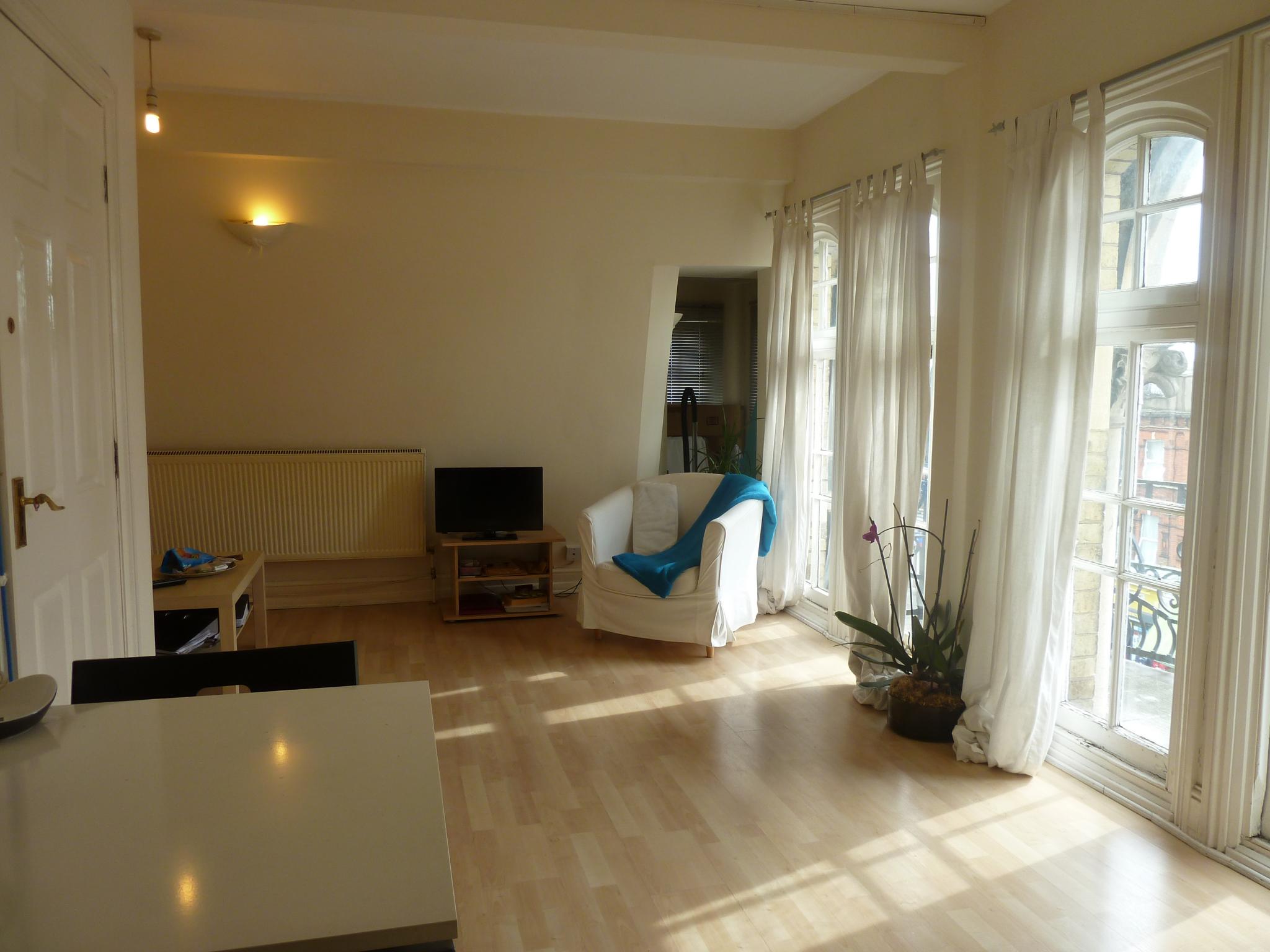 Flat Cricklewood Broadway in Greater London