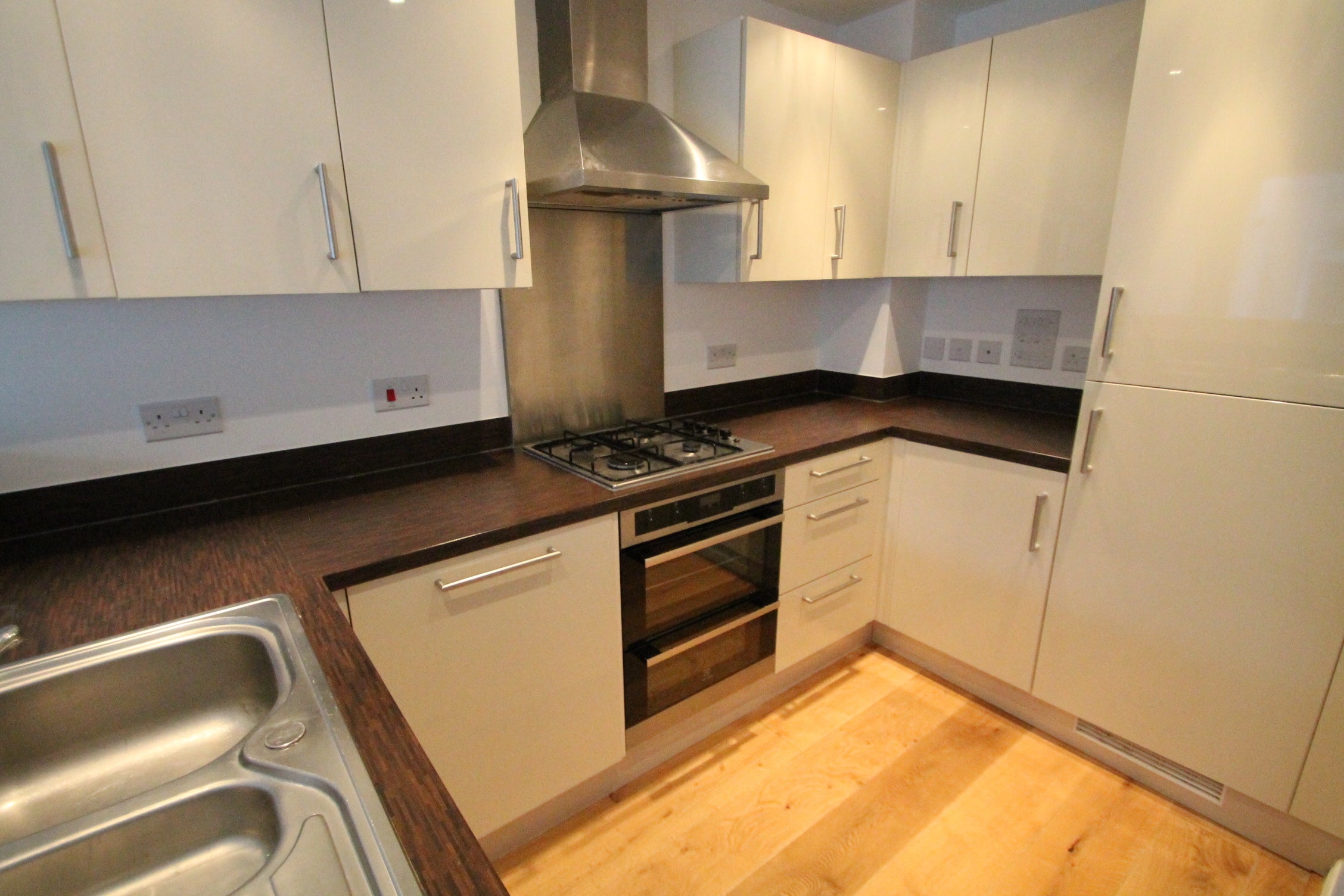 Flat Mackintosh Street in Greater London