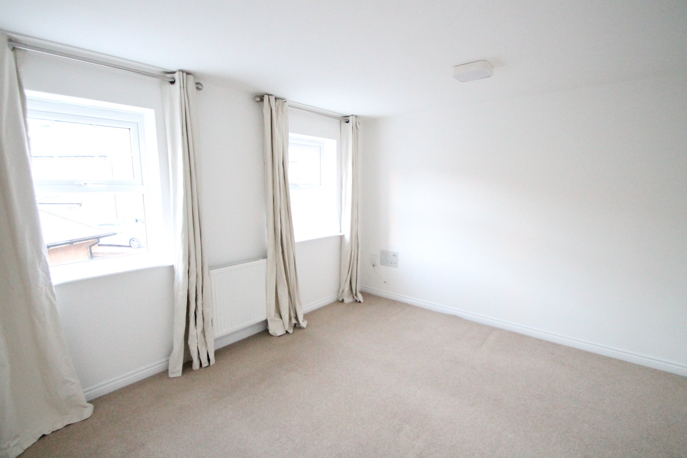 Flat Mackintosh Street in Greater London
