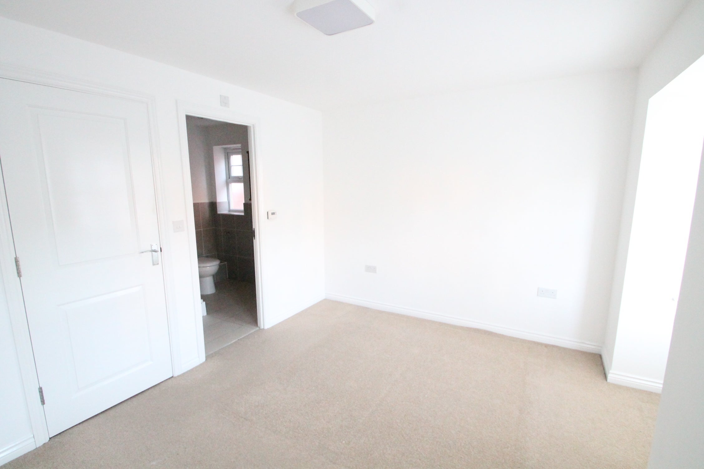 Flat Mackintosh Street in Greater London