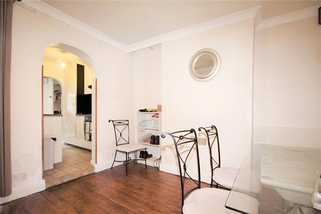 Flat Farnham Road in Guildford