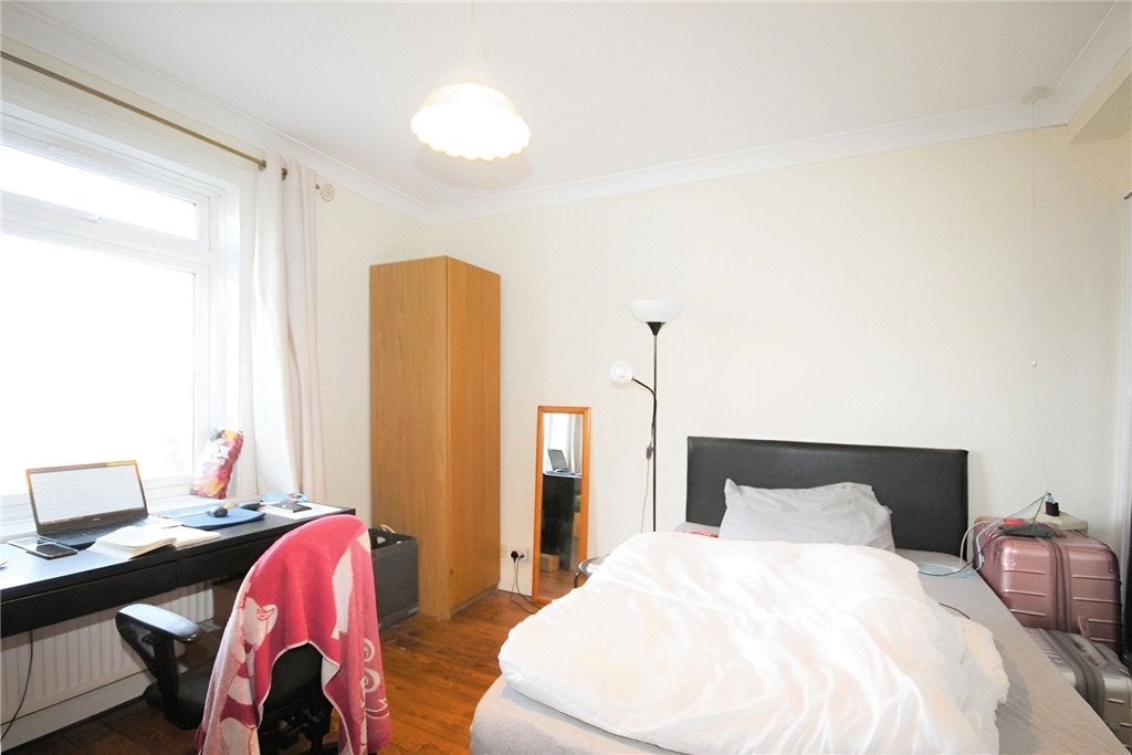 Flat Farnham Road in Guildford