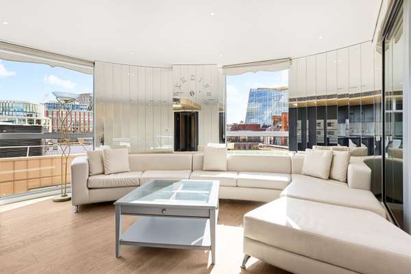 Flat Buckingham Gate in City of Westminster