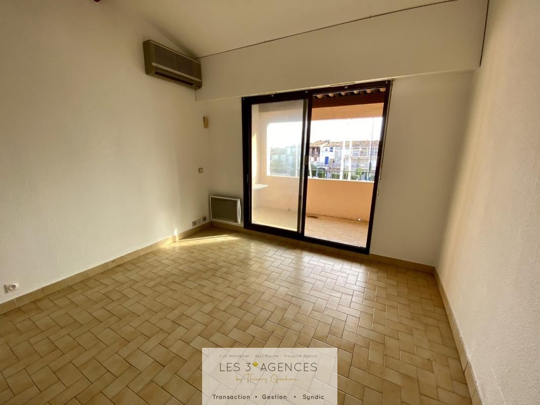 Chambre Rue Île Longue à Grimaud
