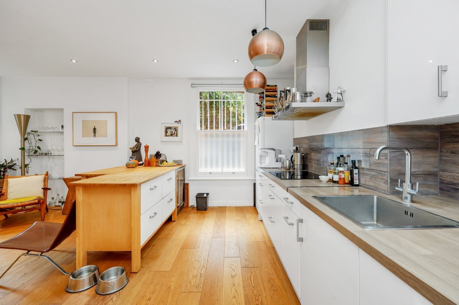 Flat Brookfield in Greater London