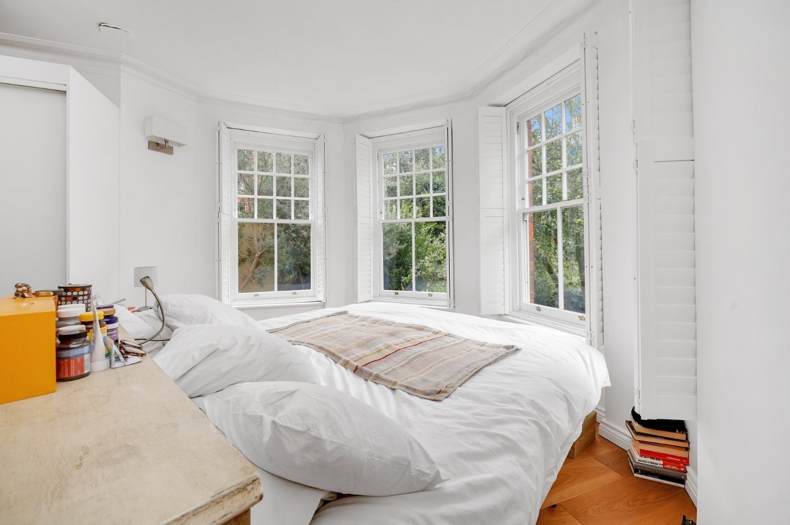 Flat Brookfield in Greater London