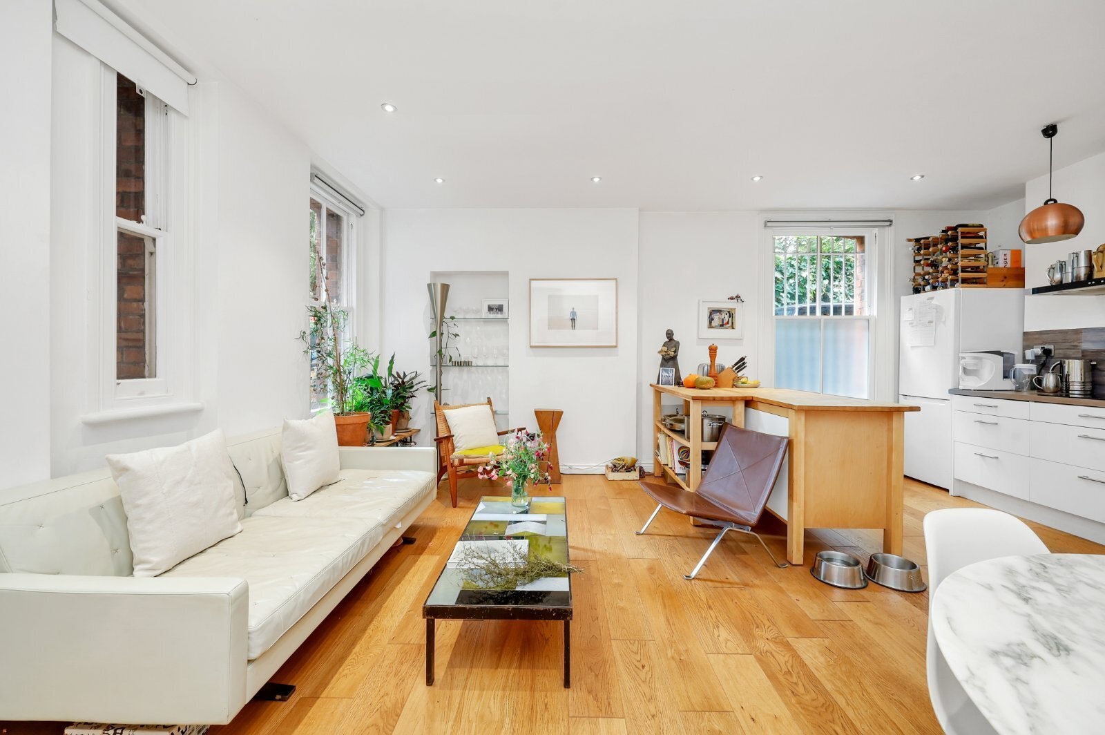 Flat Brookfield in Greater London