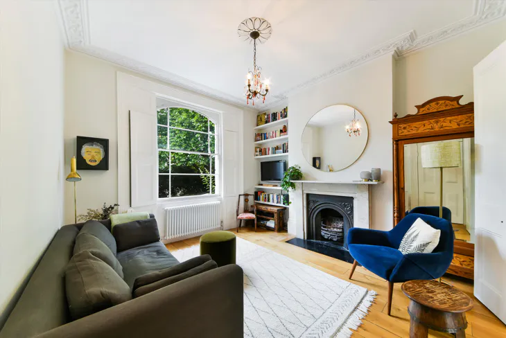 House Thornhill Square in Greater London
