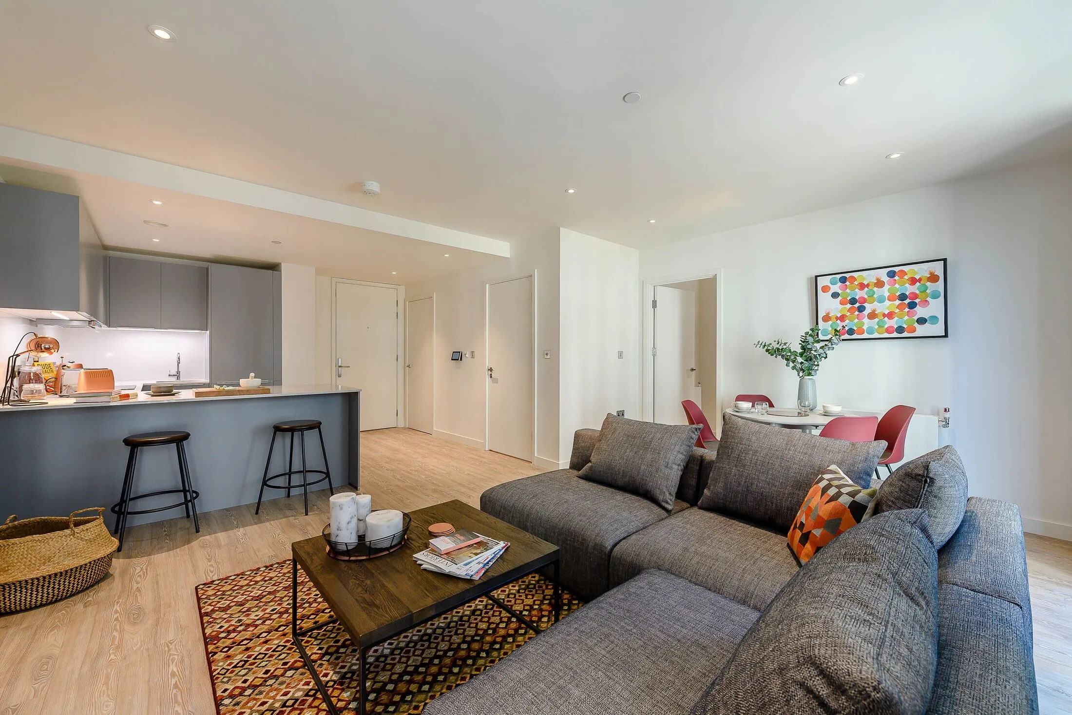 Flat Exhibition Way in Greater London