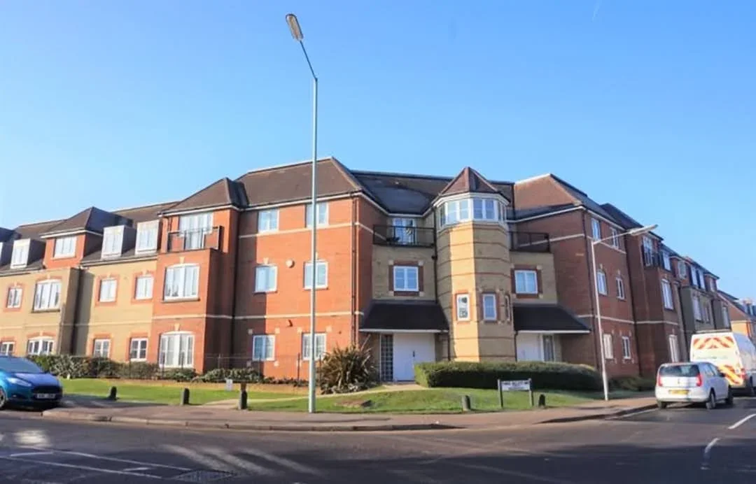 Flat Three Valleys Way in Hertsmere