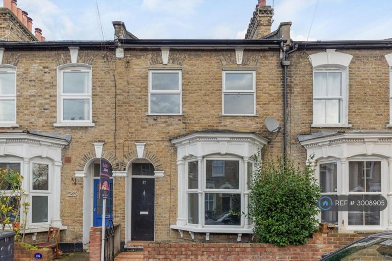 House Wrigglesworth Street in Greater London