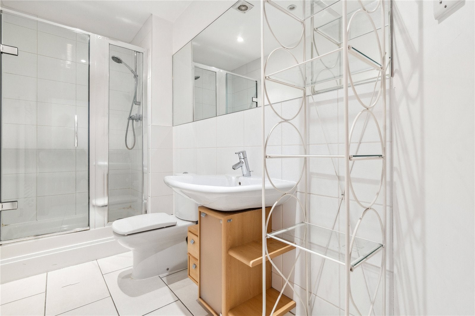 Flat Caledonian Square in Greater London