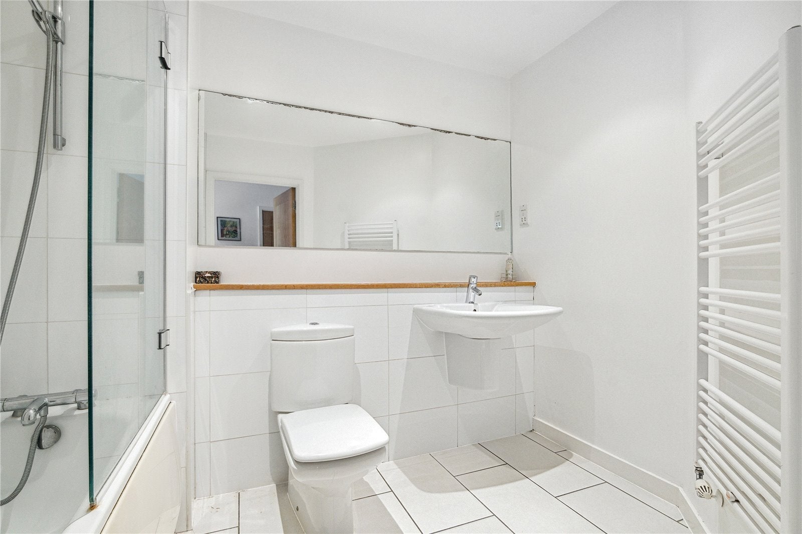 Flat Caledonian Square in Greater London