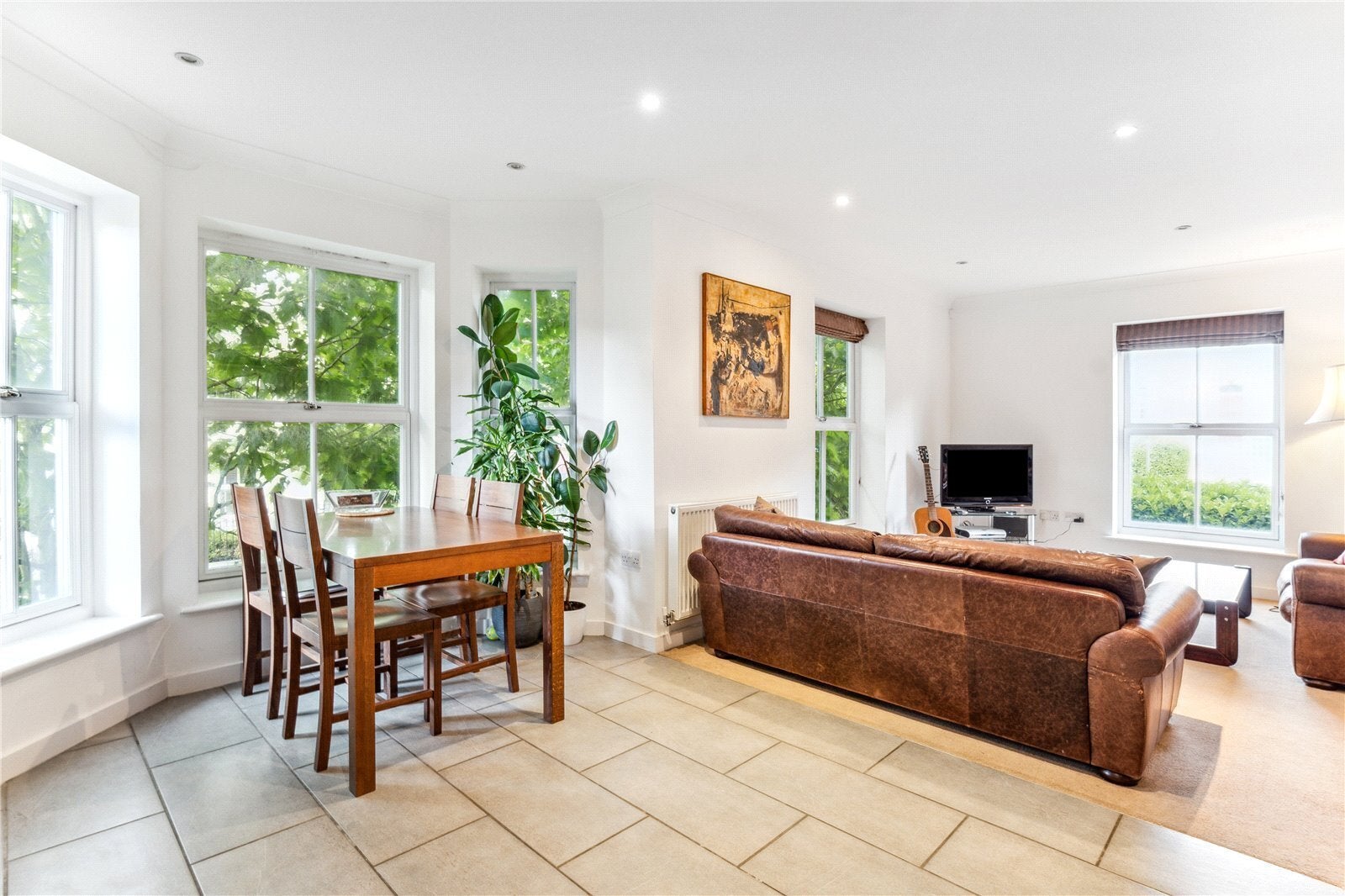 Flat Caledonian Square in Greater London