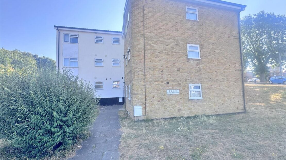 Flat Inskip Crescent in Stevenage