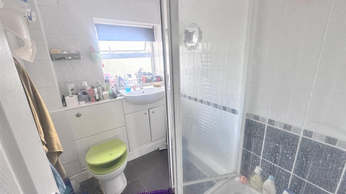 Flat Inskip Crescent in Stevenage