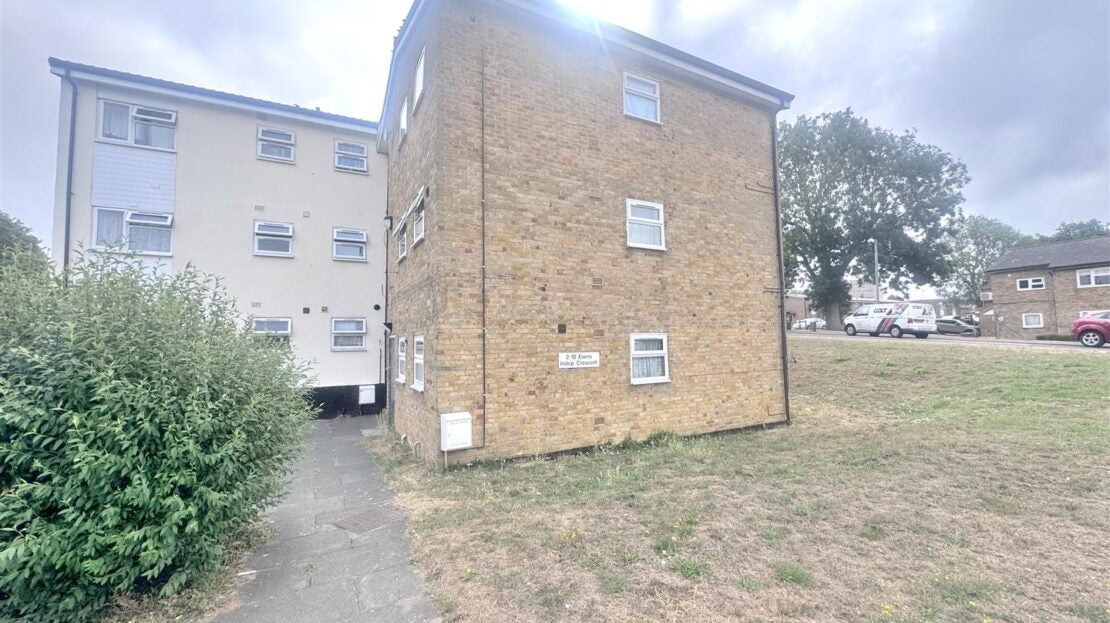 Flat Inskip Crescent in Stevenage