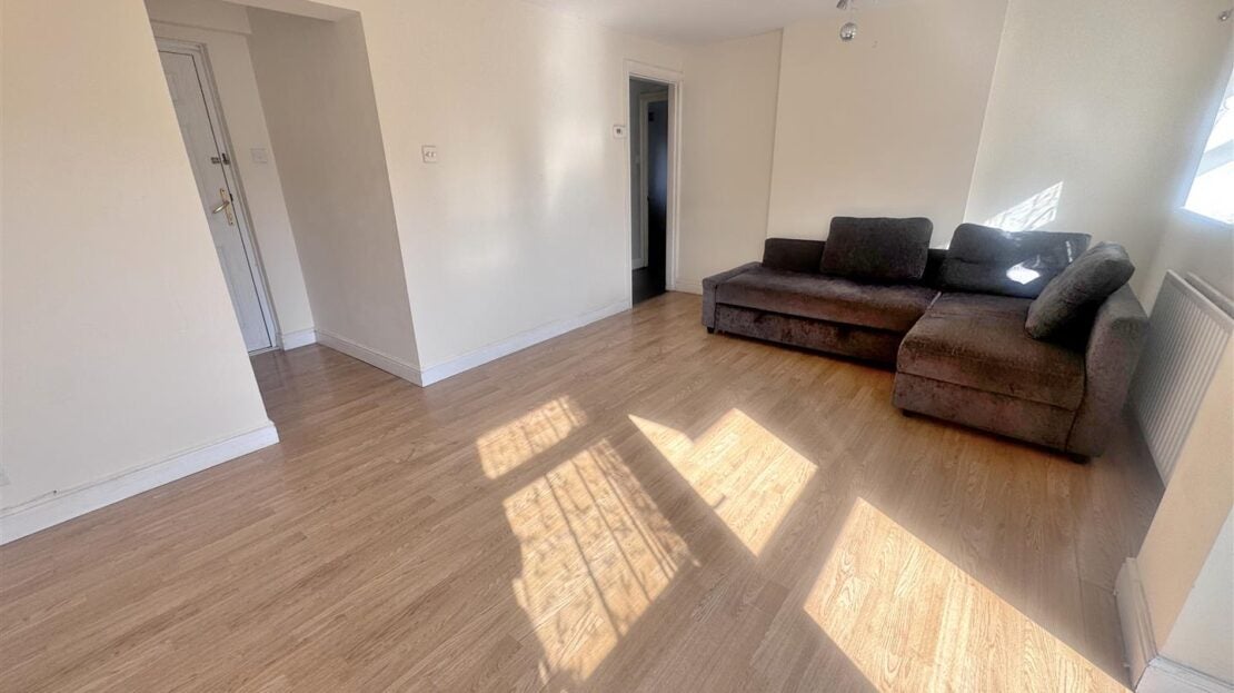 Flat Inskip Crescent in Stevenage