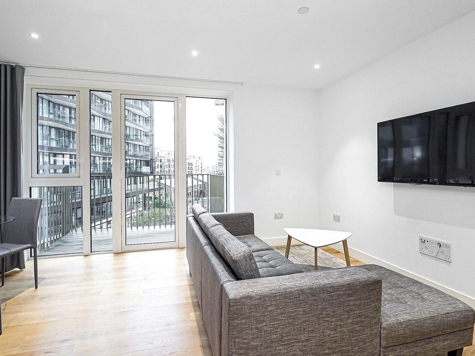 Flat Prusom Street in Greater London
