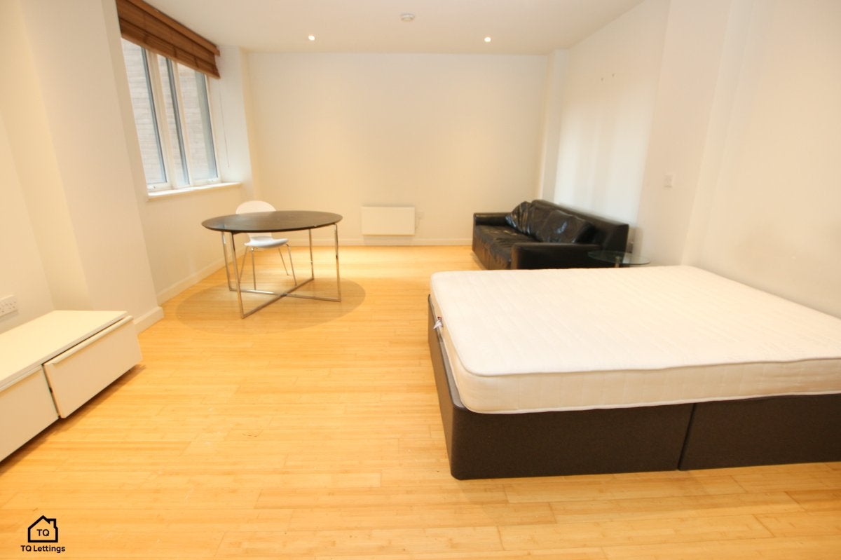 Flat Bridgewater Place in Manchester