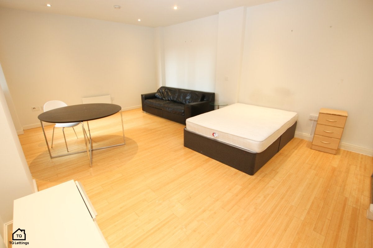 Flat Bridgewater Place in Manchester