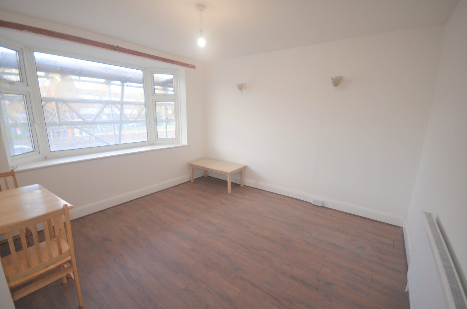 Flat Eastern Avenue in Greater London