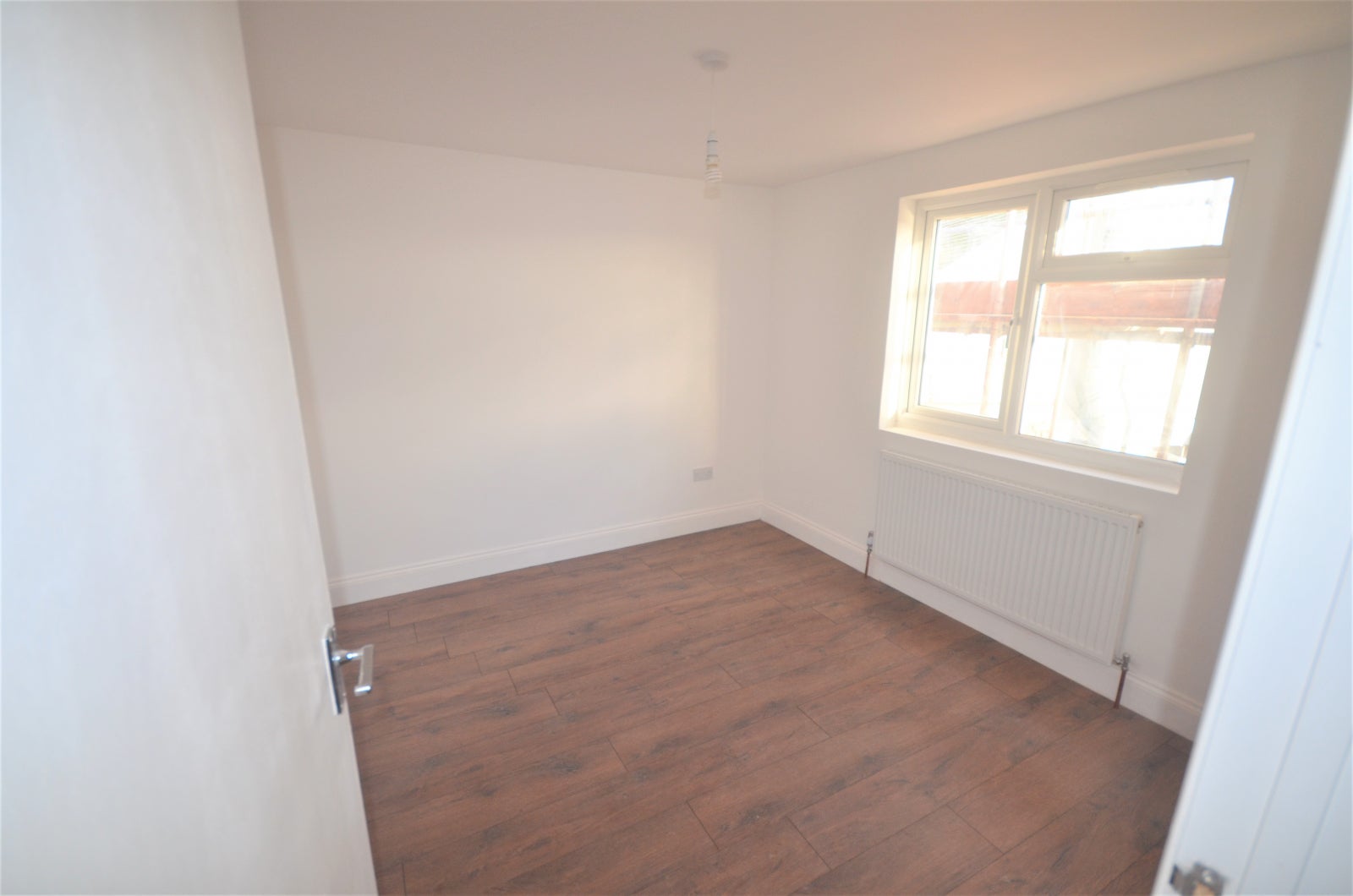Flat Eastern Avenue in Greater London
