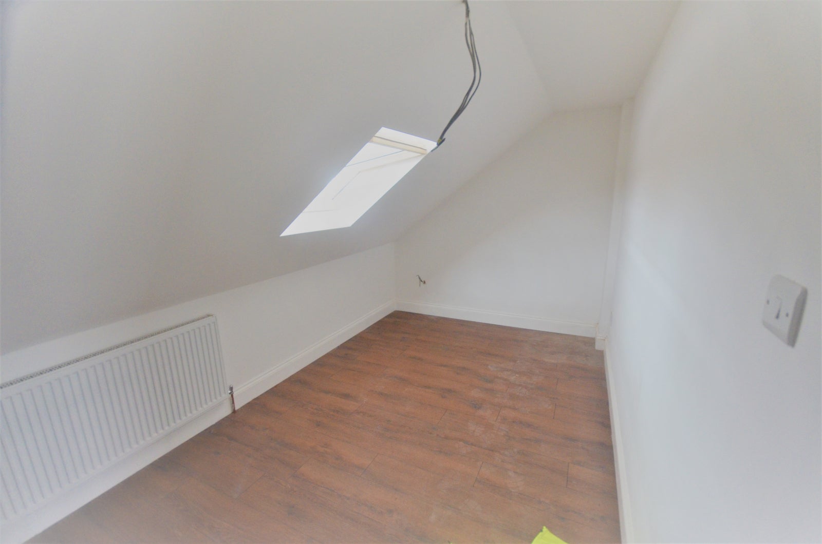 Flat Eastern Avenue in Greater London