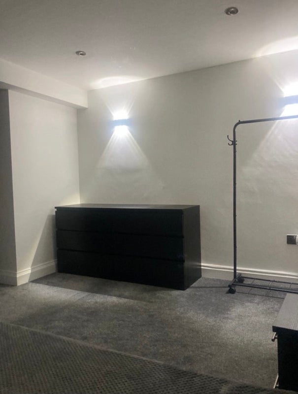 Room Croombs Road in Greater London