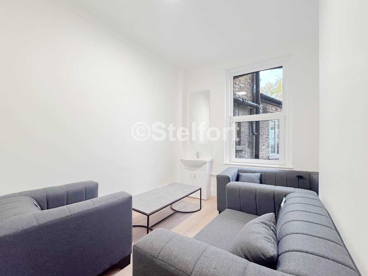 Room Ashdown Crescent in Greater London