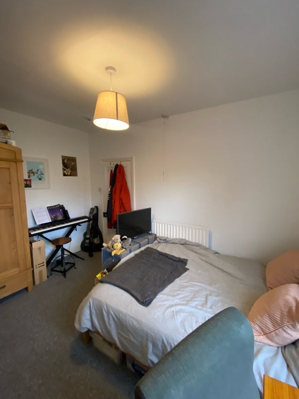 Room Kingston Road in Bristol