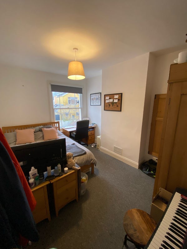 Room Kingston Road in Bristol
