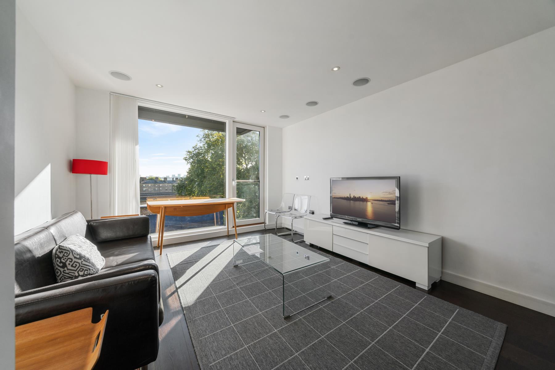 Flat Gatliff Road in City of Westminster