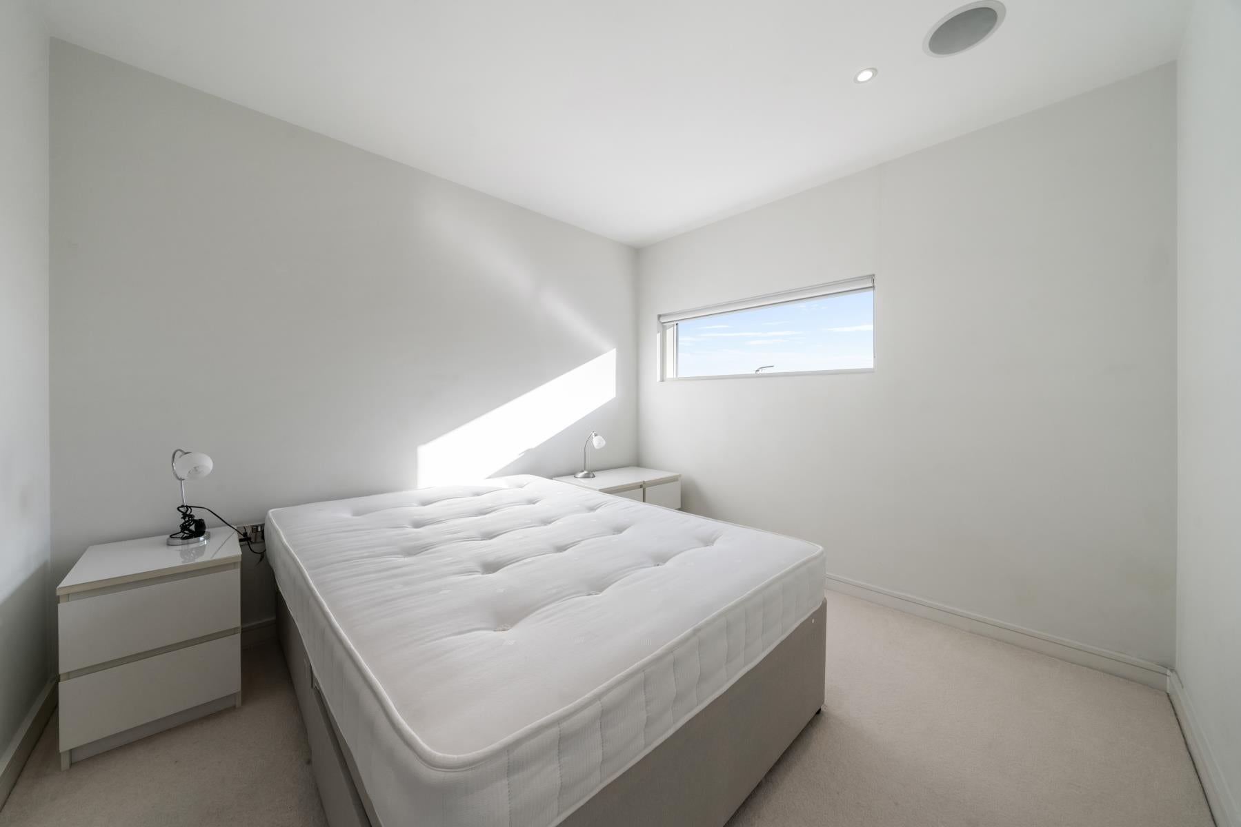 Flat Gatliff Road in City of Westminster