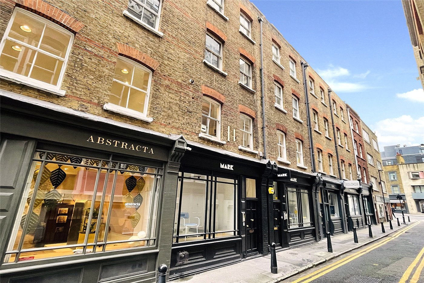Flat Albemarle Way in Greater London