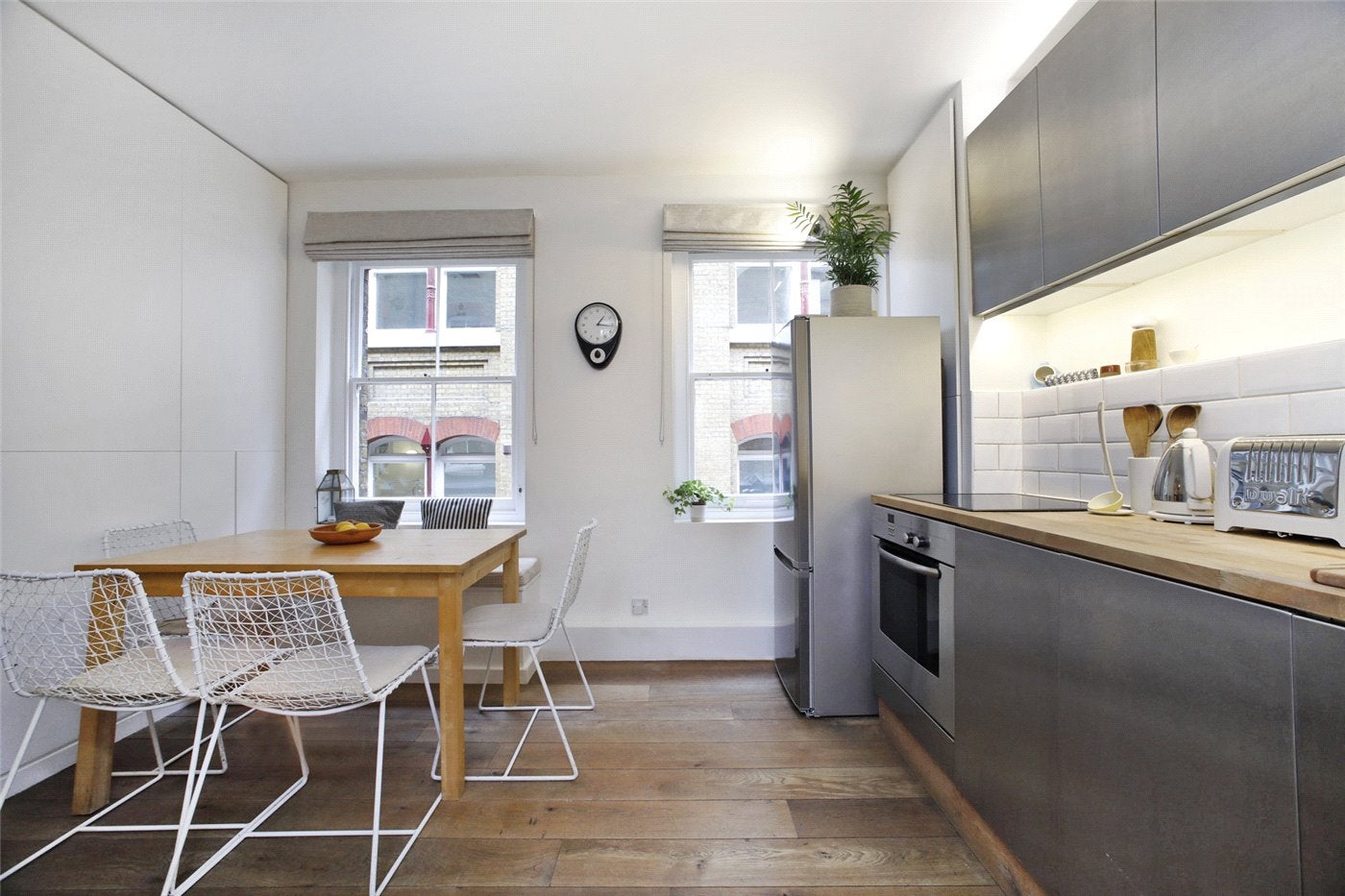 Flat Albemarle Way in Greater London