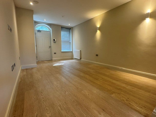 Flat Brewer Street in Maidstone