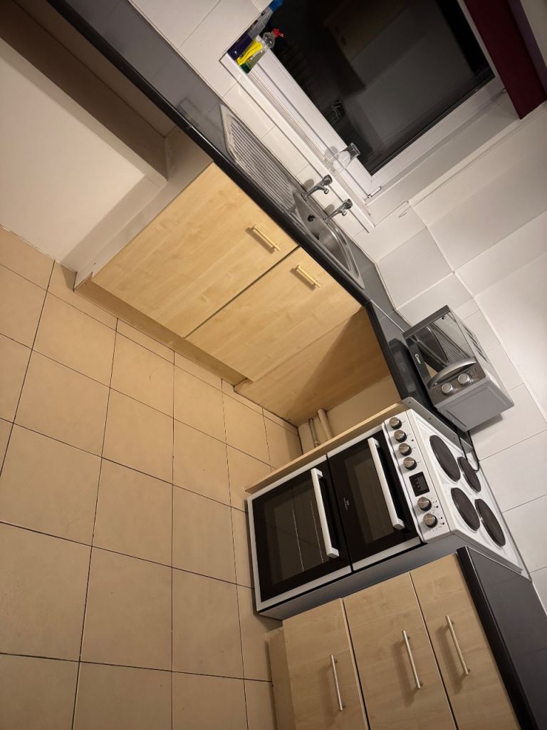 Room Ridingleaze in Bristol